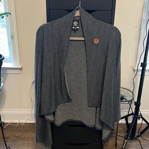 Women’s bobeau sweater/jacket in dark gray size M.